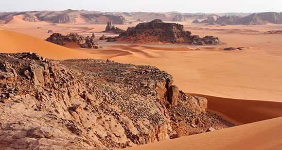 Die Tadrart ist berühmt für ihre einmalig schönen Kombinationen aus Fels und Sand, Algerien